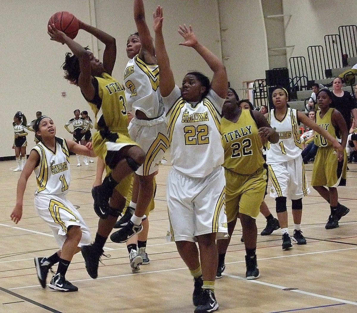 Image: Italy freshman Kortnei “KJ3” Johnson(3) in action against the Triple A Academy Lady Stallions’ defense.