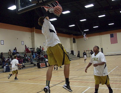 Image: Gladiator center Cole Hopkins(21), a senior, dunks during warmups before the Italy Gladiators matchup against Triple A Academy Stallions.