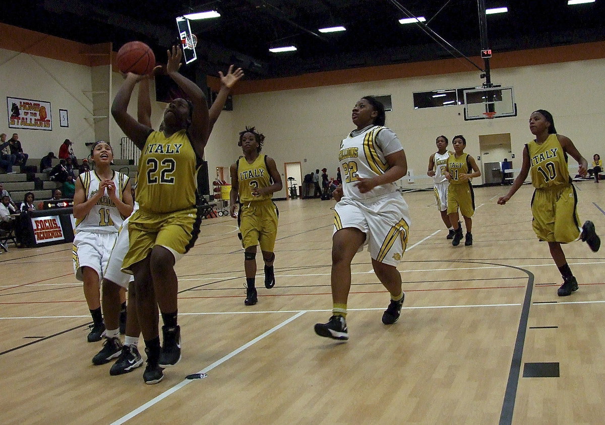 Image: Lady Gladiator Taleyia Wilson(22) leads the fast break as Italy stampedes against the Lady Stallions.