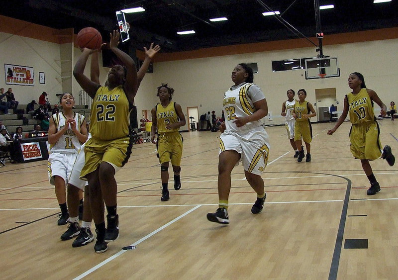 Image: Lady Gladiator Taleyia Wilson(22) leads the fast break as Italy stampedes against the Lady Stallions.