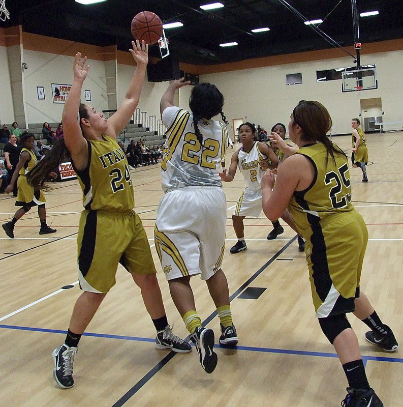 Image: Italy’s Alyssa Richards(24) and Monserrat Figueroa(25) attempt to slow down the Lady Stallions’ fast break efforts.