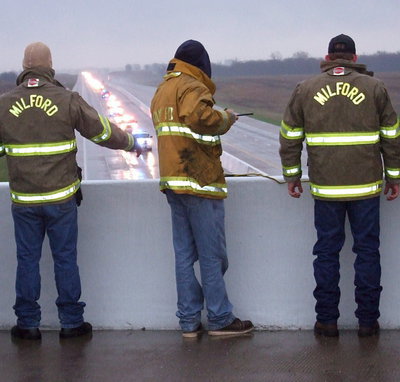 Image: Firefighters from both the Italy and Milford Fire Departments stand in honor of Chris Kyle as his funeral procession makes its way toward Austin.