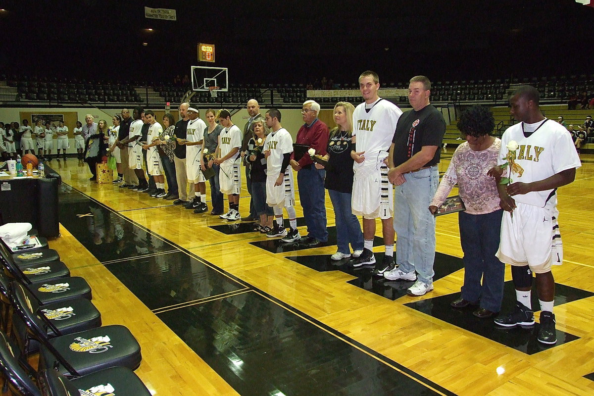 Image: Congratulation to the entire basketball cast of seniors representing Italy Gladiator Athletics. Thank you all for you hard work and steadfastness to the cause.