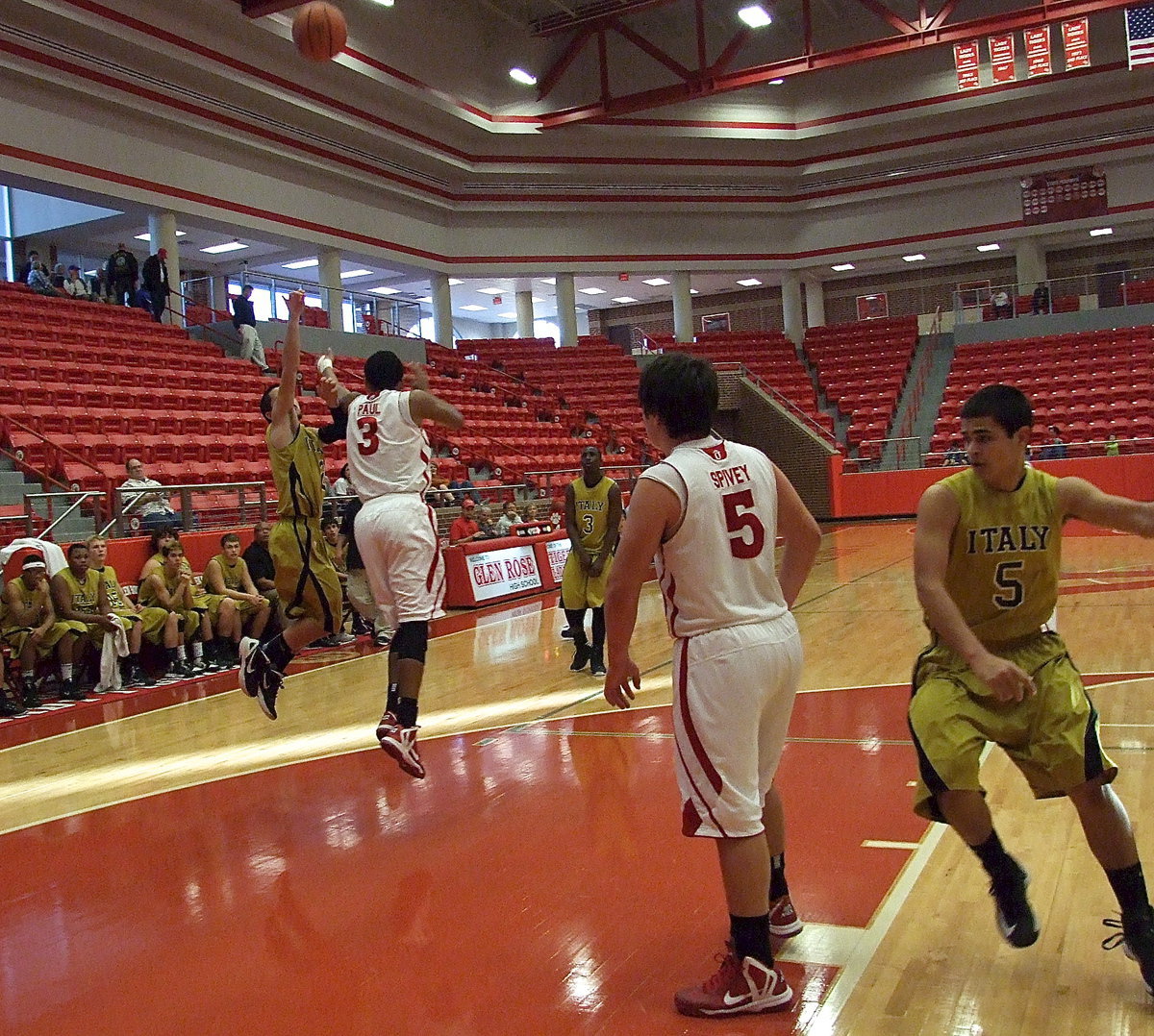 Image: Italy’s Caden Jacinto(2) attempts a 3-pointer as cousin Reid Jacinto(5) blocks out under the basket.