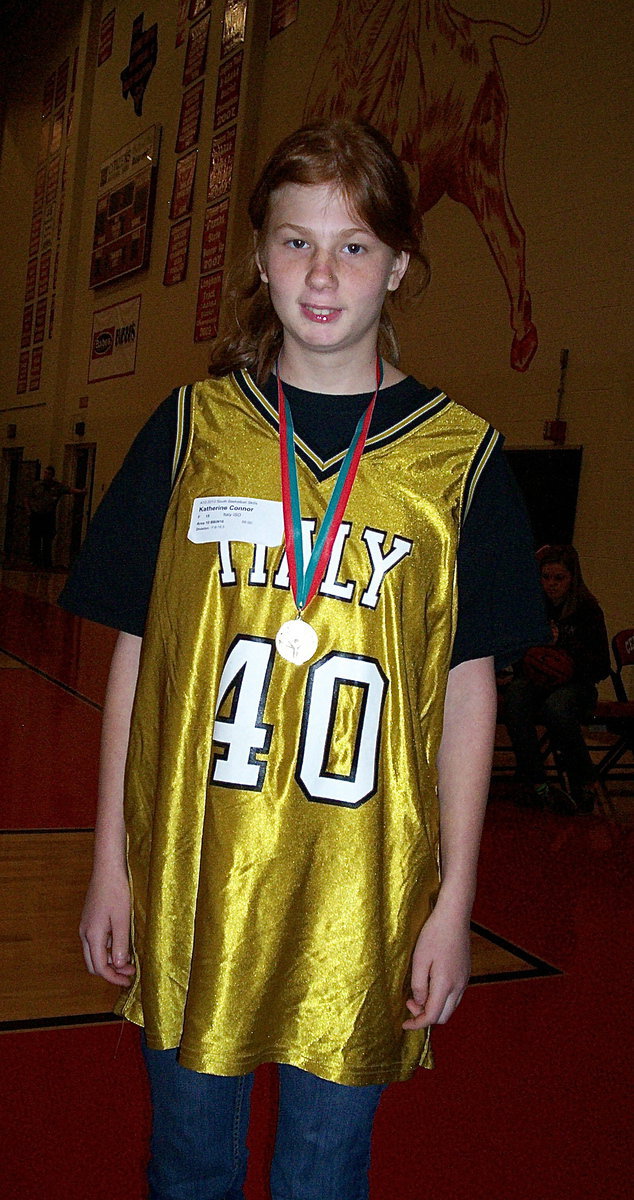 Image: Katie Connor’s sparkling 3rd place medal really brings out the old gold of her Italy jersey.