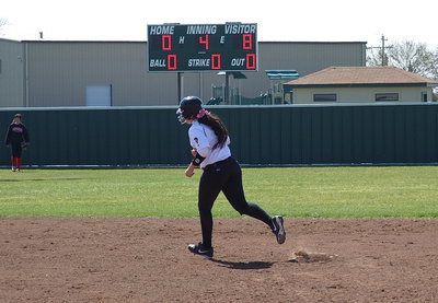 Image: Alyssa “Bone Crusher” Richards(9) cruises around the bases after sending a pitch into the parking lot to give Italy an 8-0 lead over Terrell.
