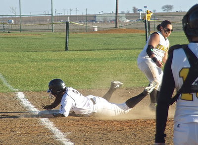 Image: Italy’s Alyssa Richards(9) slides facemask first into third-base after blasting a triple.