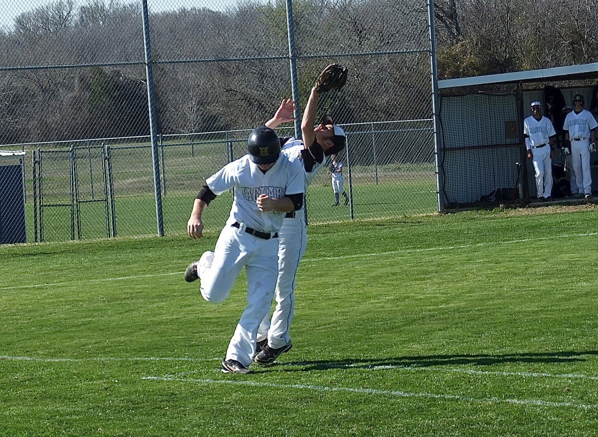 Image: Italy pitcher Caden Jacinto(2) makes the close-call grab along the first-base line during a rematch game against the Hubbard Jaguars.