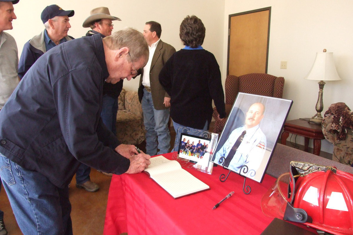 Image: Long-time citizen of Italy, Jackie Miller, Sr., signs Greg’s register book.