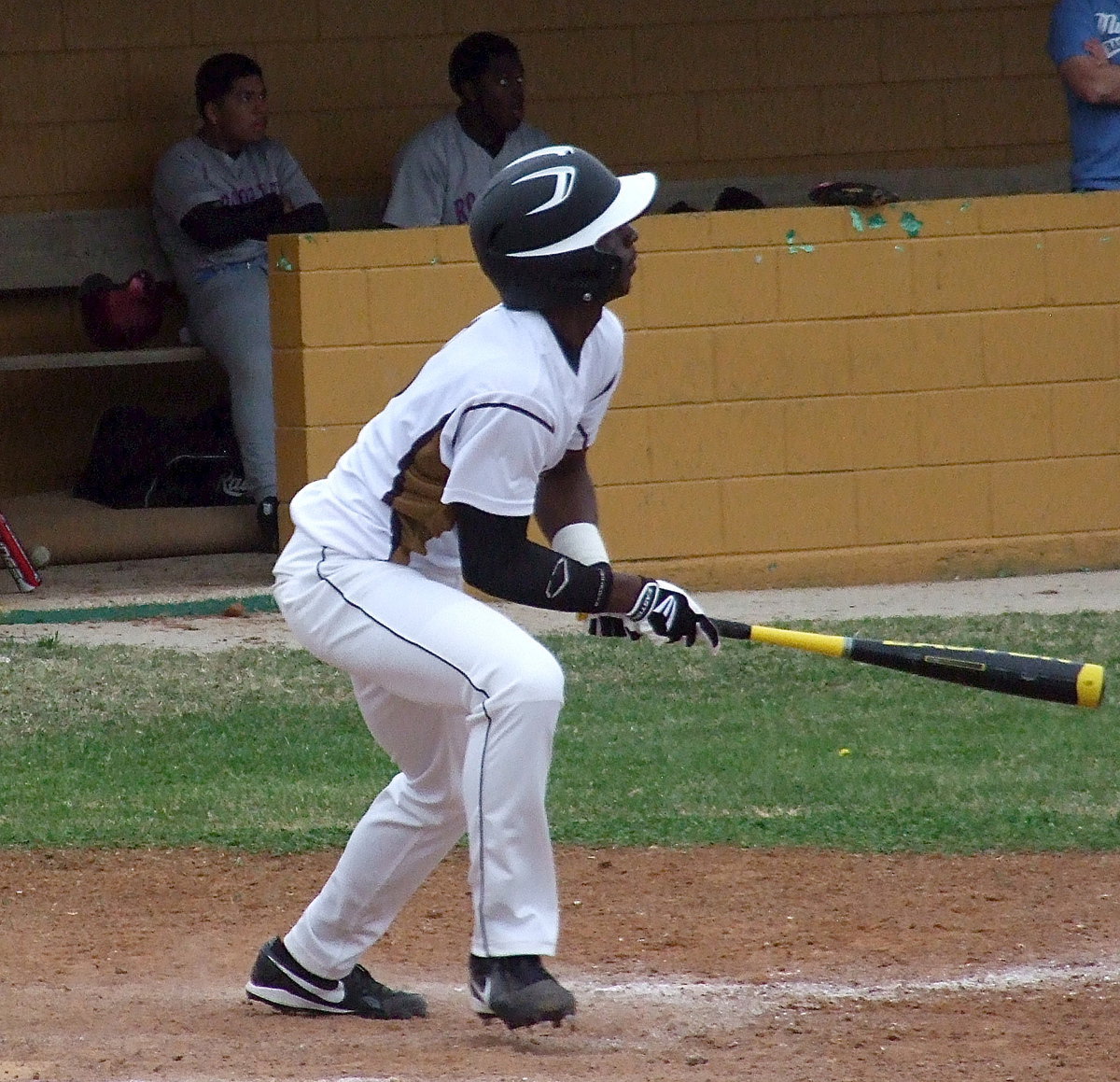 Image: Italy’s Marvin Cox(3) hits and then runs to first-base.