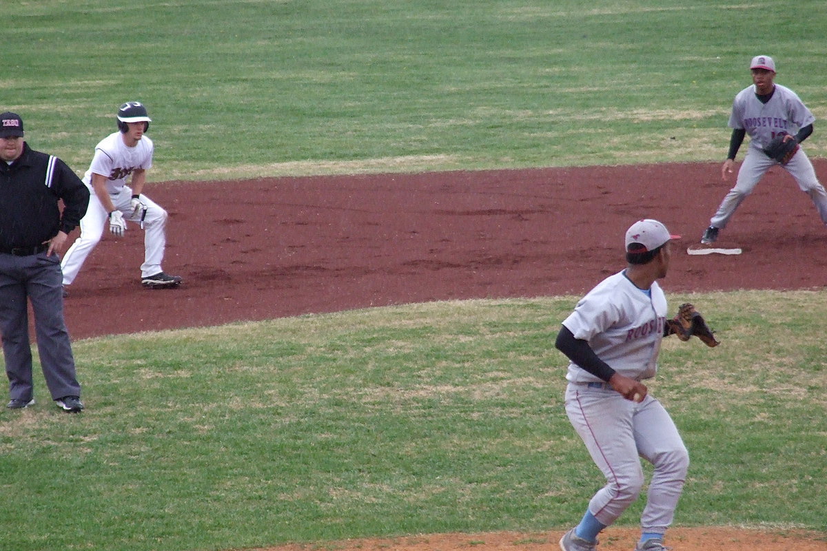 Image: Italy’s Chase Hamilton(10) tries to force an error but at least dives back safely to second-base.