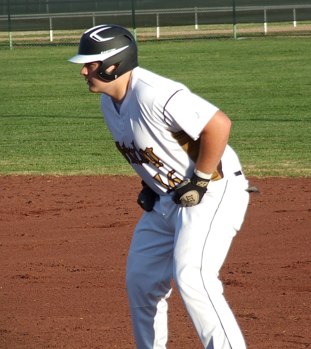 Image: Kevin Roldan(16) working the bases against Itasca.