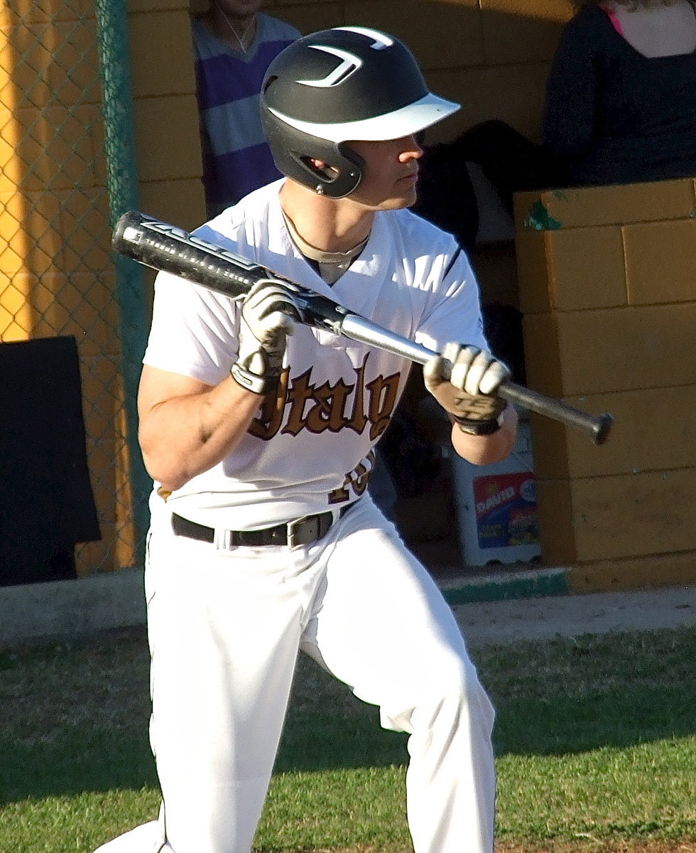 Image: Italy’s Chase Hamilton(10) tries to get the ball rolling with a bunt.