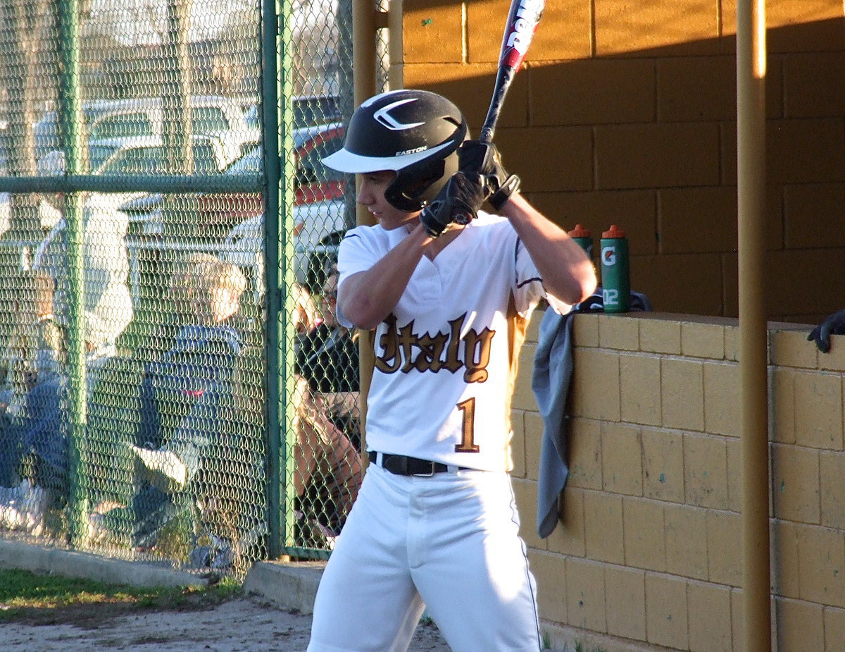 Image: Levi McBride(1) is ready for Itasca’s pitcher.