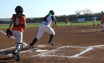 Image: Alyssa Richards(9) advances Kelsey Nelson(14) to third base after belting a double against Avalon.