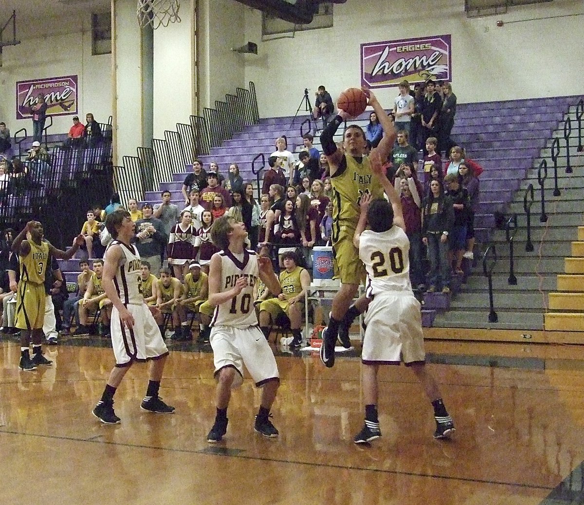 Image: Italy’s Cole Hopkins(21) is a man amongst boys when he rises to shoot.