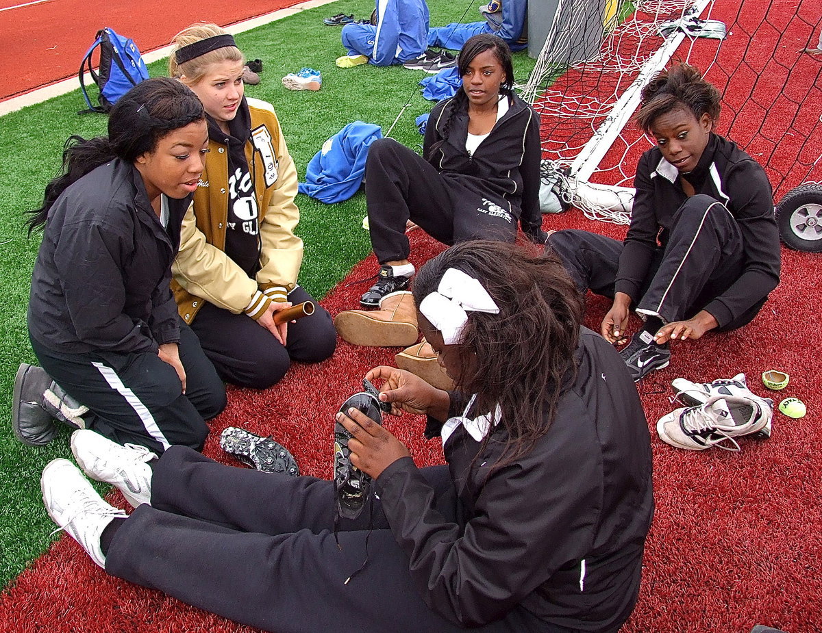 Image: Taleyia Wilson, Ryisha Copeland, Halee Turner, Kendra Copeland and Kortnei Johnson have a group session before the track events.