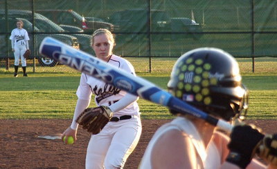 Image: Jaclynn Lewis(15) gambles by taking on one of Itasca’s top hitters with the game still up for grabs.