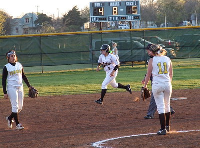 Image: Alyssa Richards(9) rounds second base during her homerun trot to the dismay of Itasca’s infielders.