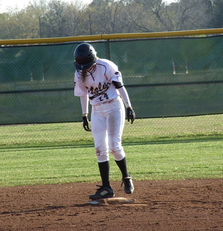 Image: Sophomore Kelsey Nelson(14) hits a double early in the contest against Itasca.