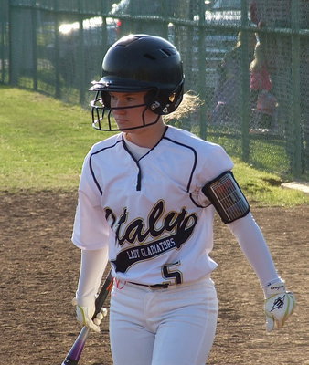 Image: Tara Wallis(5) would play a big part in Italy’s comeback win when she knocks in the game-winning run in the bottom of the seventh-inning.