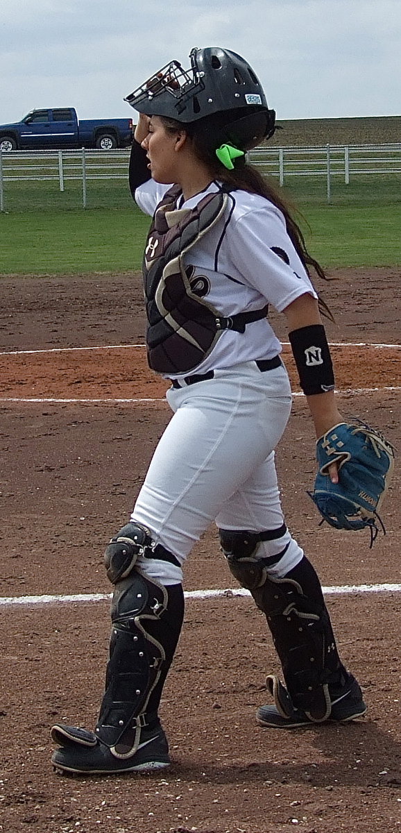 Image: Italy’s catcher Alyssa Richards(9) mentally prepares for a close game.