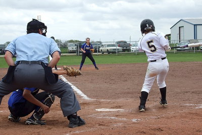 Image: Sophomore Tara Wallis(5) knocks in what proves to be the game winning run with a single to score teammate K’Breona Davis (pinch running for pitcher, Jaclynn Lewis) from third base, giving Italy 6-5 lead in the top of the seventh-inning.