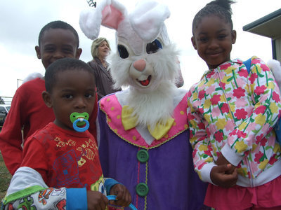 Image: Jatyrion age 5, Jalynn age 3 and McKenzie age 5 are excited about taking their picture with Easter Bunny.