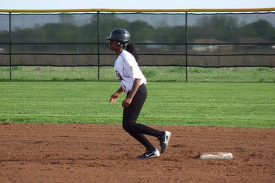 Image: K’Breona Davis(11) thinks about getting to third base.