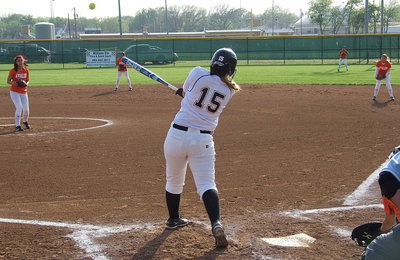Image: Italy’s Jaclynn Lewis(15) continues the barrage with another hit against Avalon.