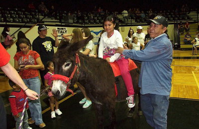 Image: Scores of kids lined up to ride the donkeys during intermission.