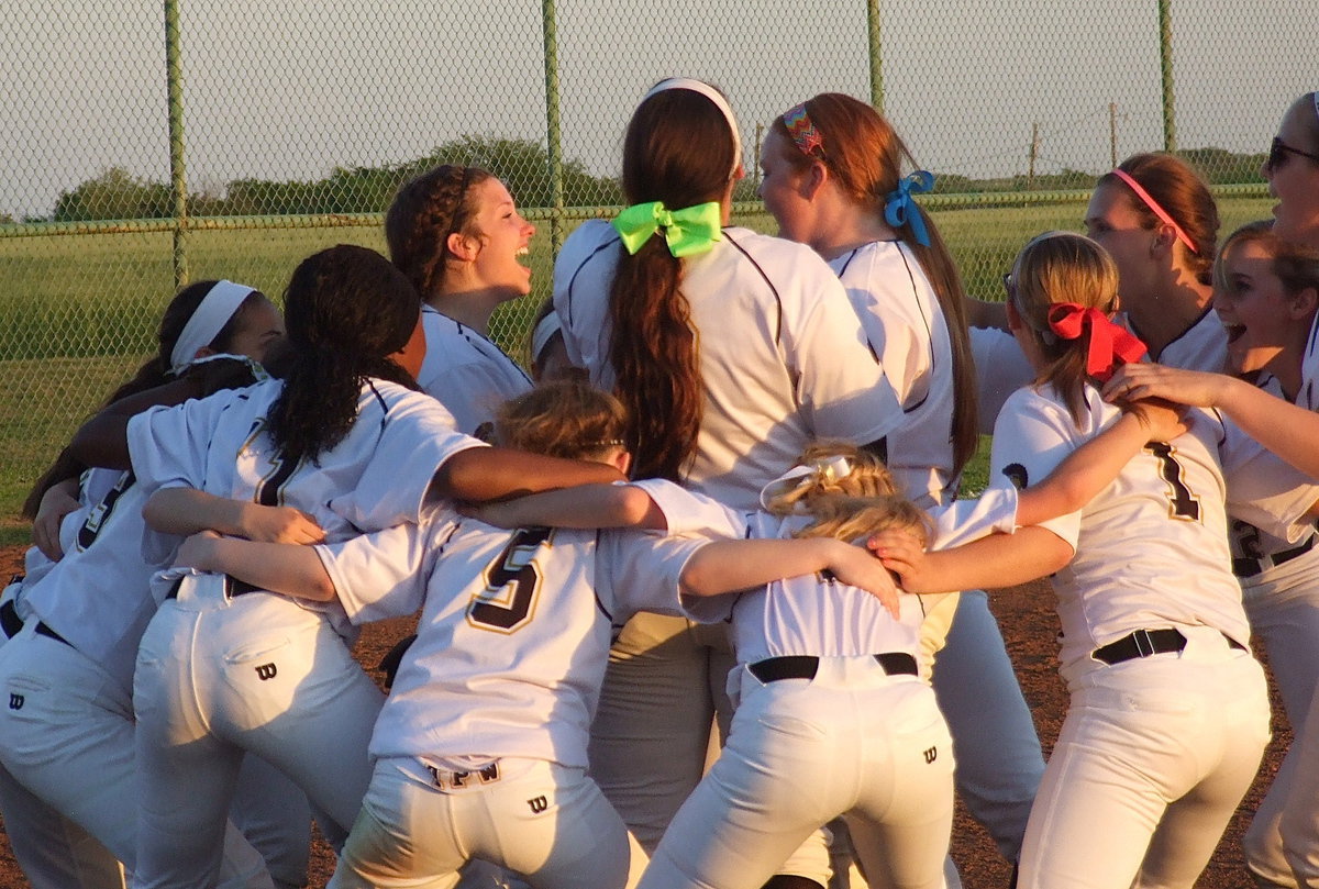 Image: The center of attention, Italy’s seniors Morgan Cockerham(8), Alyssa Richards(9) and Katie Byers(13) lead the post-game chant surrounded by their teammates.