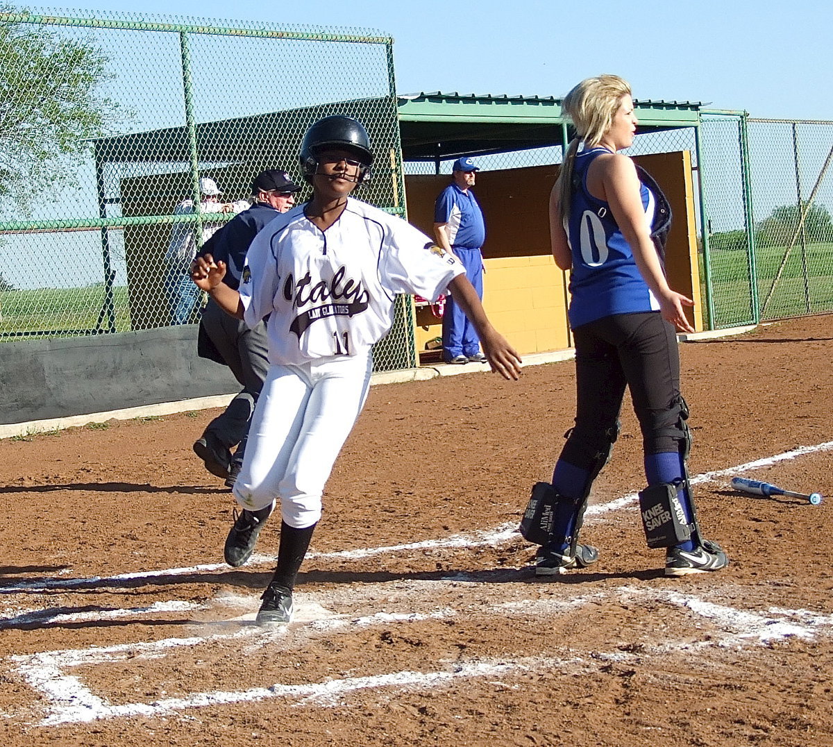 Image: Sophomore K’Breona Davis(11) makes it home for Italy.