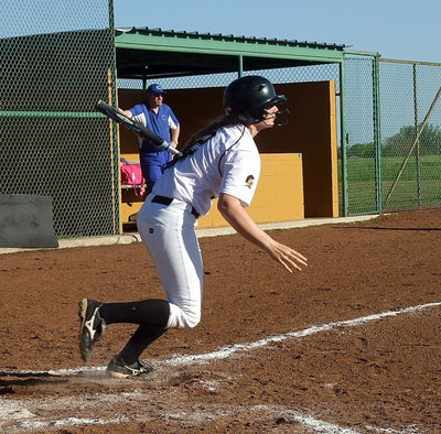 Image: Italy sophomore Madison Washington(2) gets a hit.