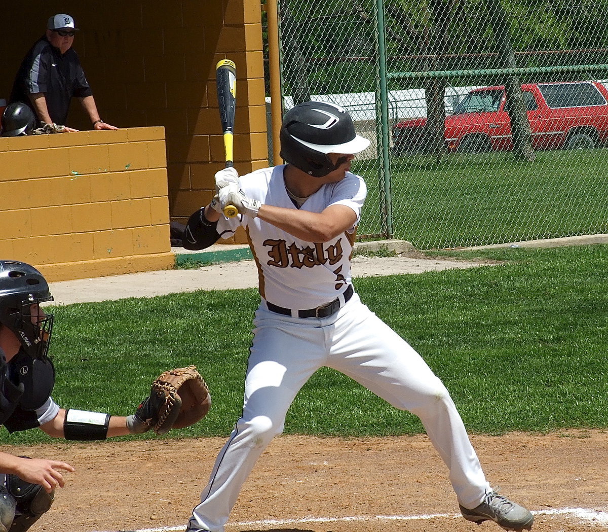 Image: Italy’s Reid Jacinto(5) spots a pitch he likes.