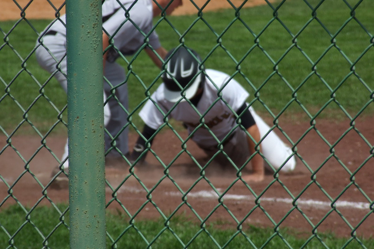 Image: Senior Caden Jacinto(2) makes it back to first base against Dawson.