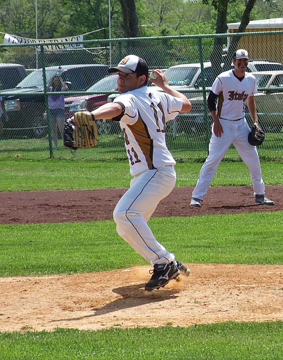 Image: Italy junior pitcher Tyler Anderson(11) turns to throw towards third base during a practice game against the Dawson Bulldogs.