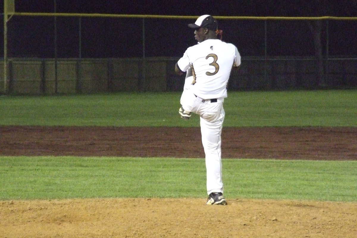 Image: Italy senior Marvin Cox(3) seals the deal from the mound.