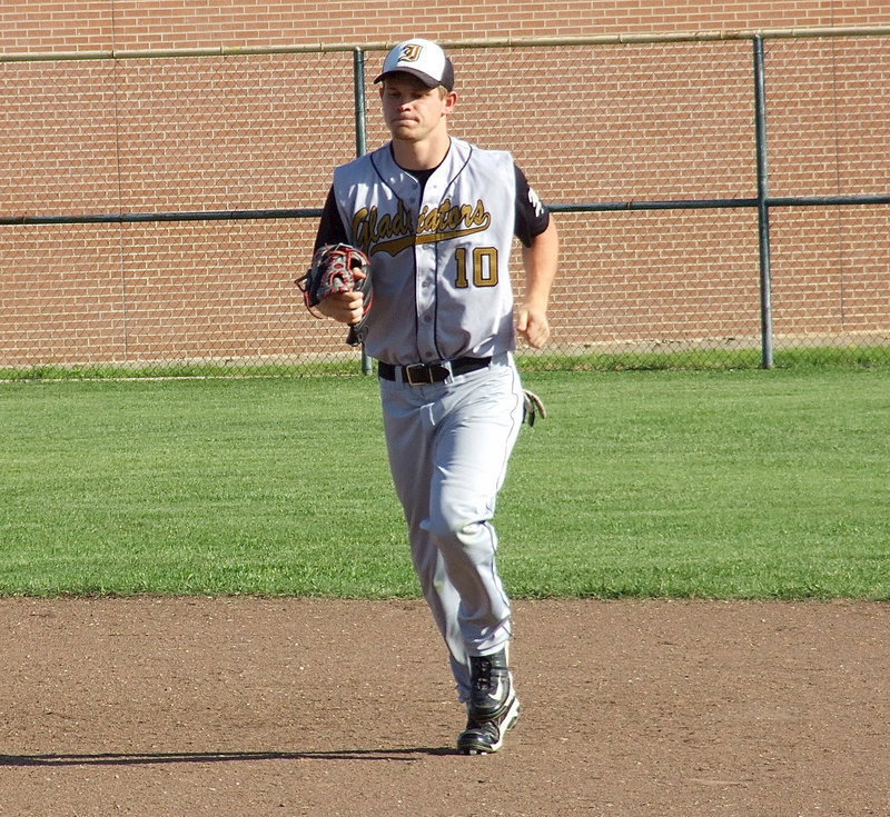 Image: Senior center fielder Chase Hamilton(10) hustles in after Avalon struggles to make a dent in Italy’s armor with their bats.