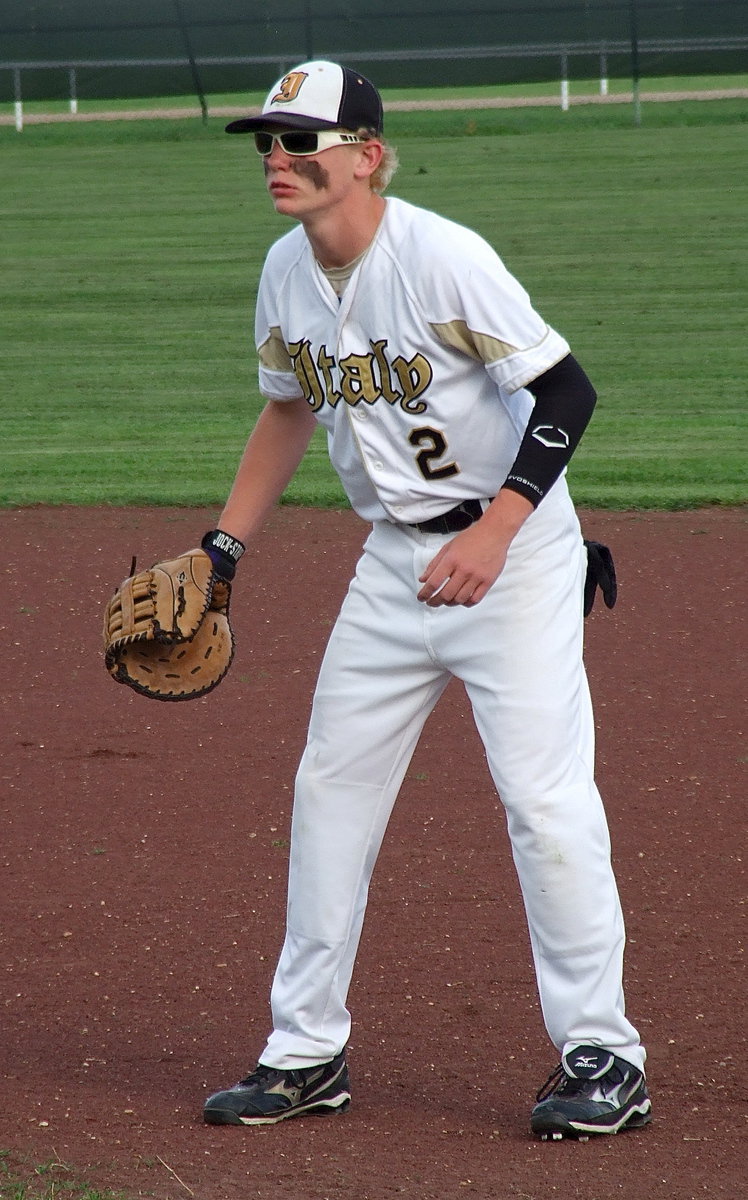 Image: Italy Baseball’s Cody Boyd(2) is ready for anything at first base.