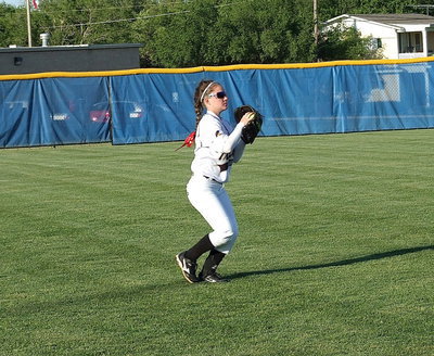 Image: Italy sophomore Tara Wallis(5) makes the catch in left field for an out and makes it look easy.