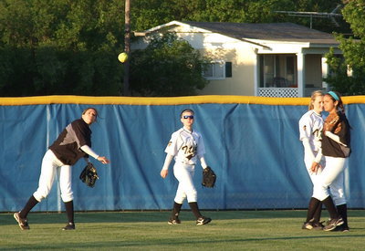 Image: Italy’s Cassdiy Childers(3) throws the ball as fellow outfielders Tara Wallis(5), Kelsey Nelson(14) and Ashlyn Jacinto(7) practice catching fly balls between games.