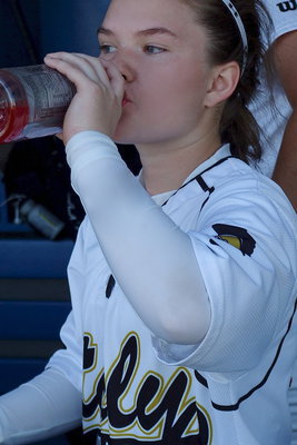 Image: Italy’s Tara Wallis(5) fuels up in preparation for the second game of the double-header against Gorman.