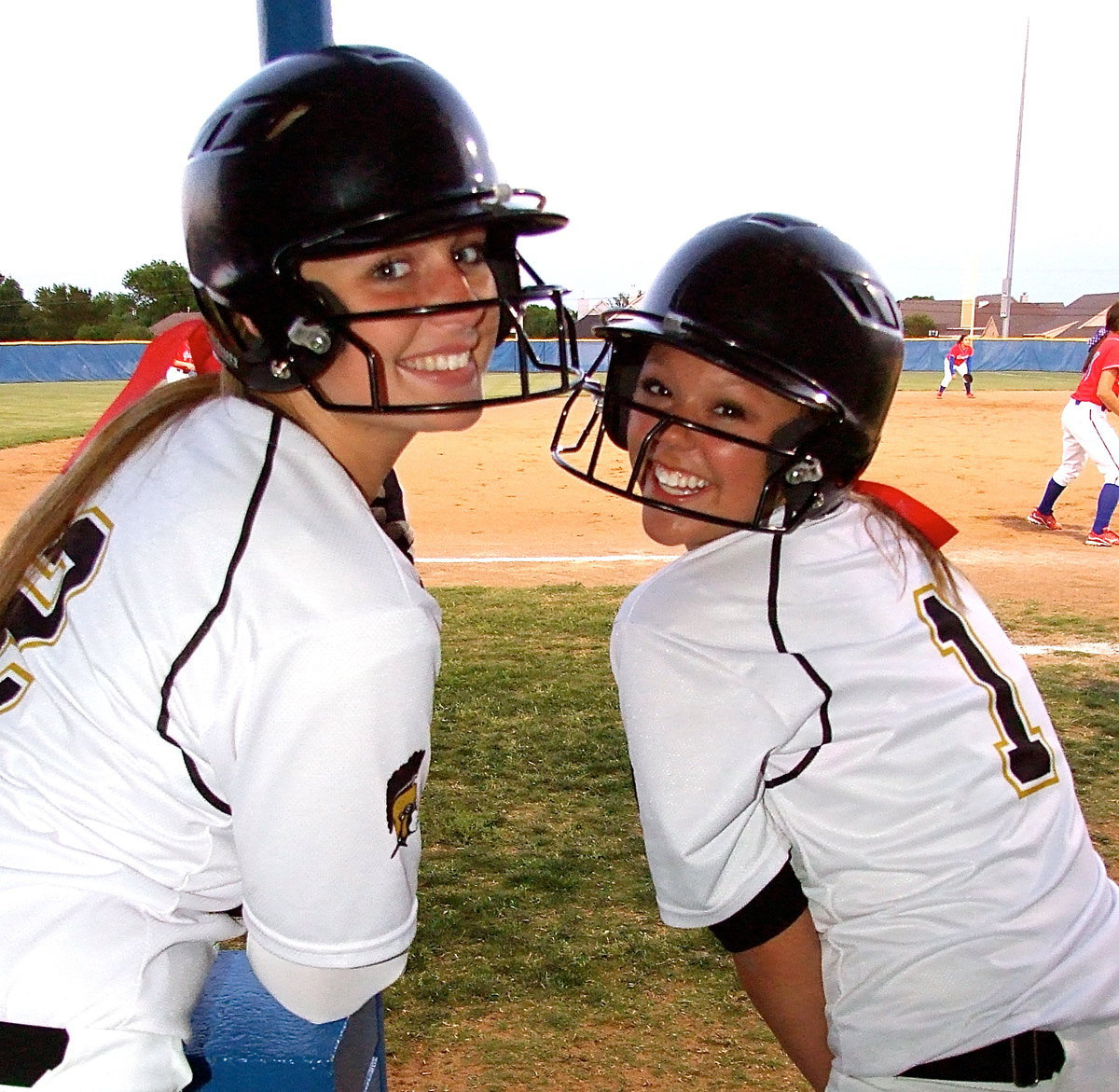 Image: Italy’s Madison Washington(2) and Bailey Eubank(1) put the “Glad” in Lady Gladiators.