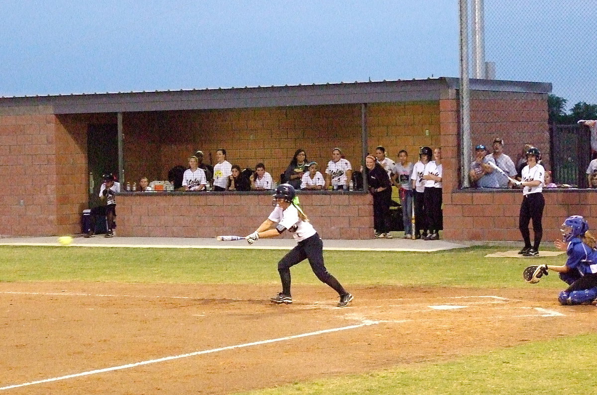 Image: Italy’s Bailey Eubank(1) rockets the ball to reach second base.