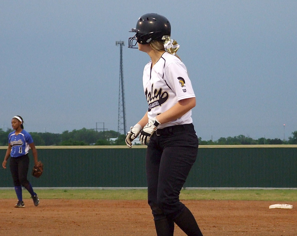 Image: Madison Washington(2) hits a single to get on base for Italy.