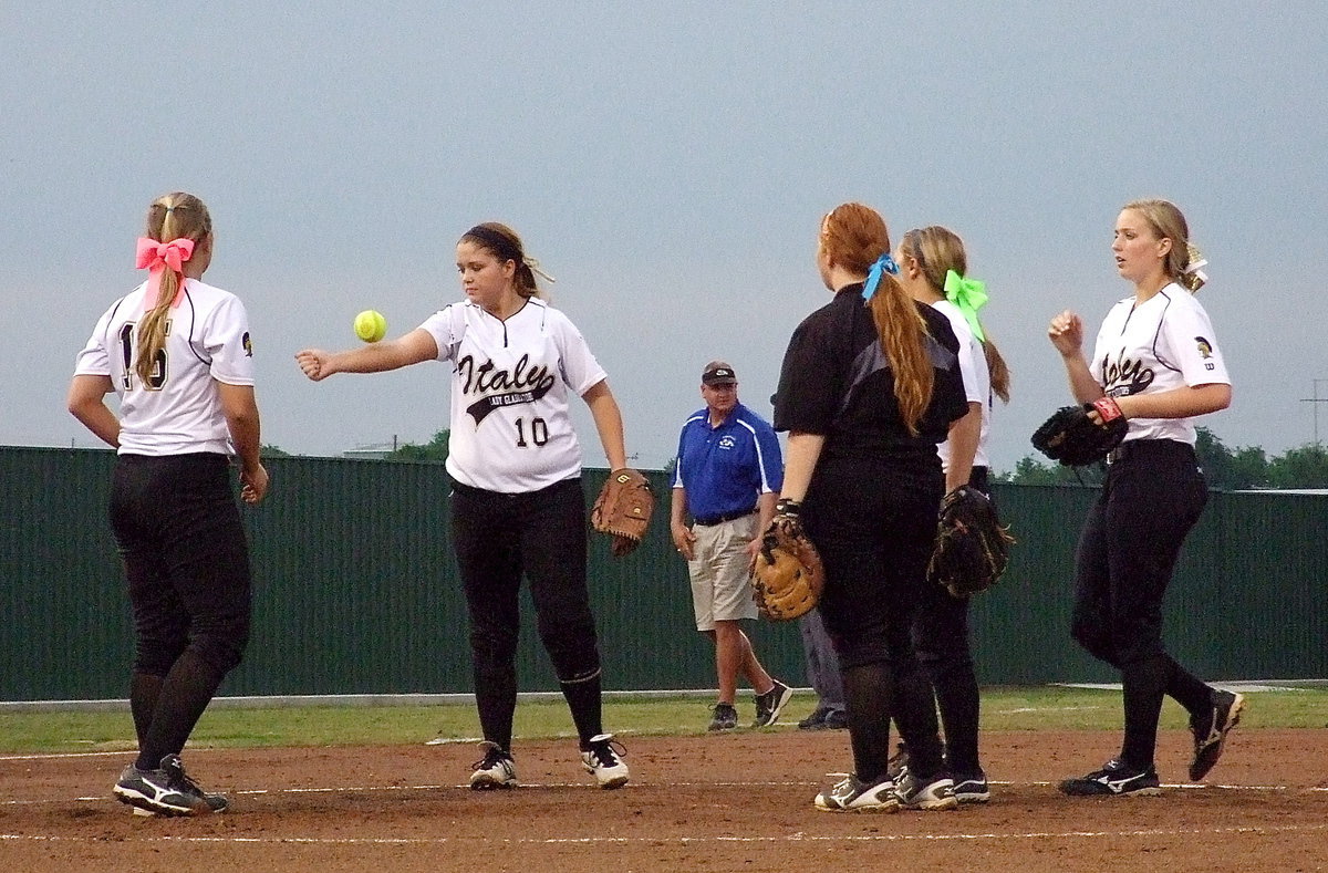 Image: Get some of this, Bosqueville! Third baseman Paige Westbrook(10) and her Lady Gladiator teammates flex their muscles against Bosqueville.