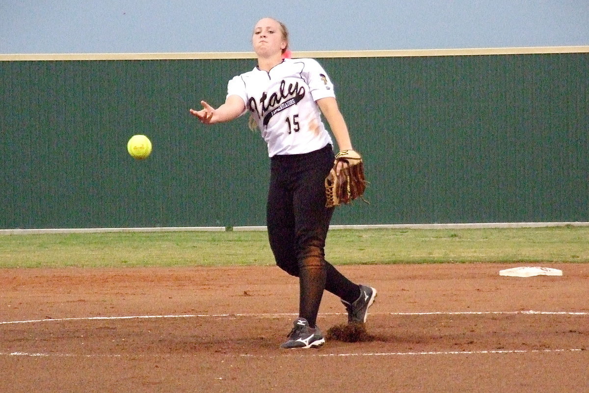 Image: Lady Gladiator pitcher Jaclynn Lewis(15) takes on Bosqueville batters.