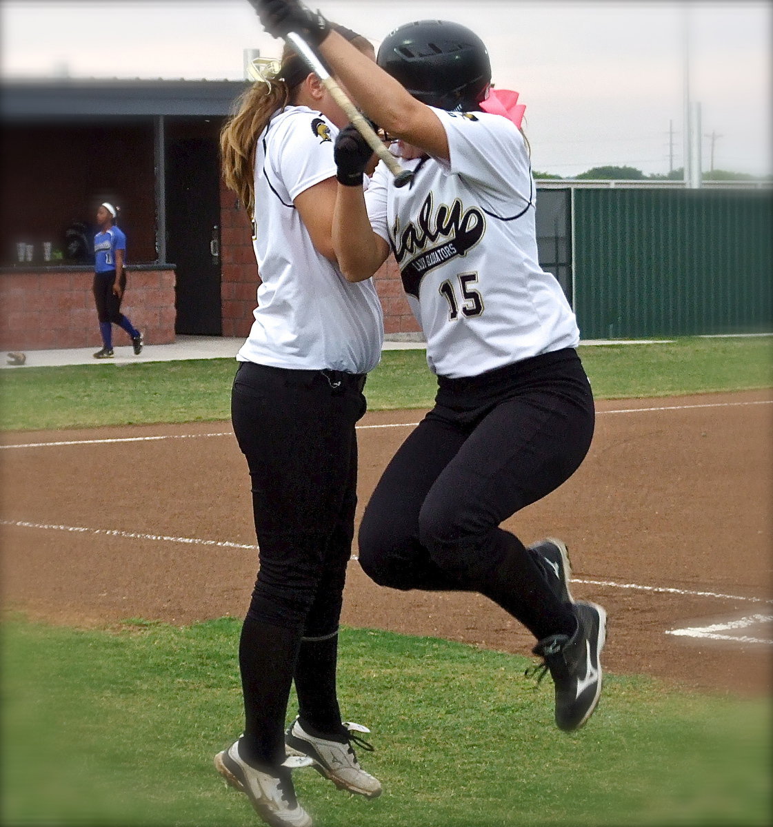 Image: Italy’s Paige Westbrook(10) and Jaclynn Lewis(15) are fired up for the first game of their regional quarterfinal matchup against Bosqueville.