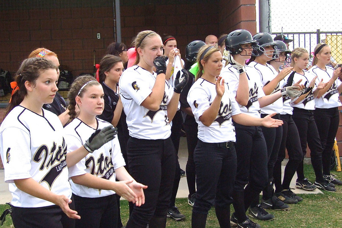 Image: The Lady Gladiators show sportsmanship during Bosqueville’s introductions.